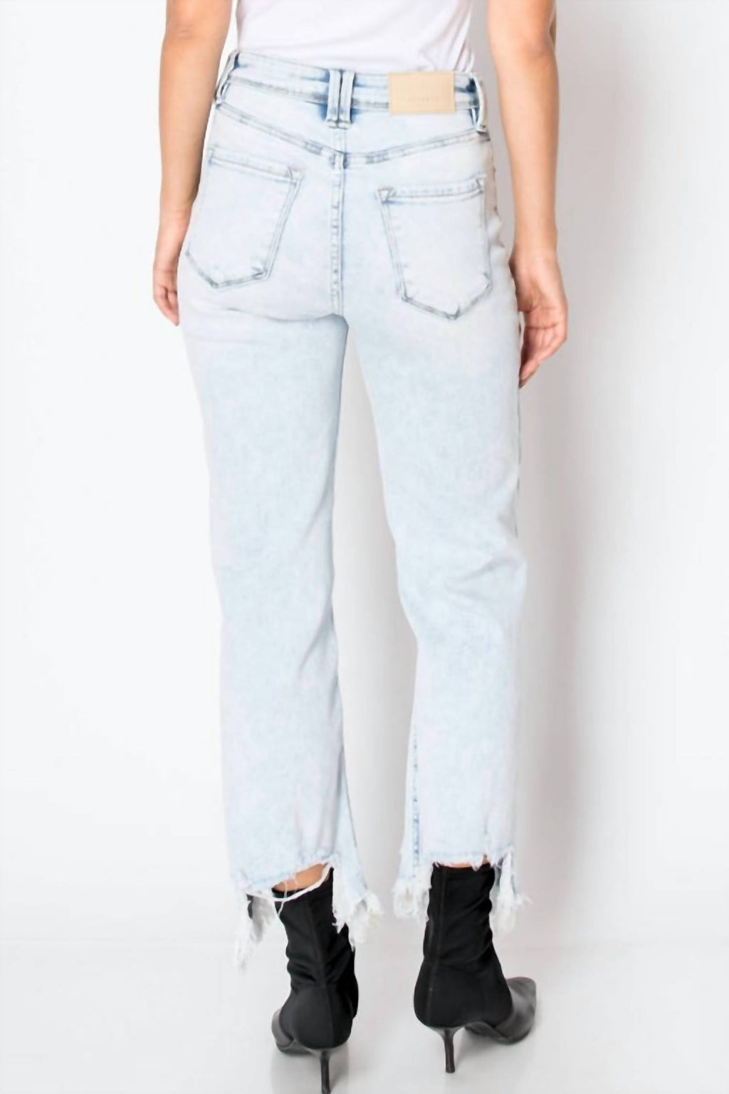 Artemis Vintage - Modern Distressed Ankle Jeans