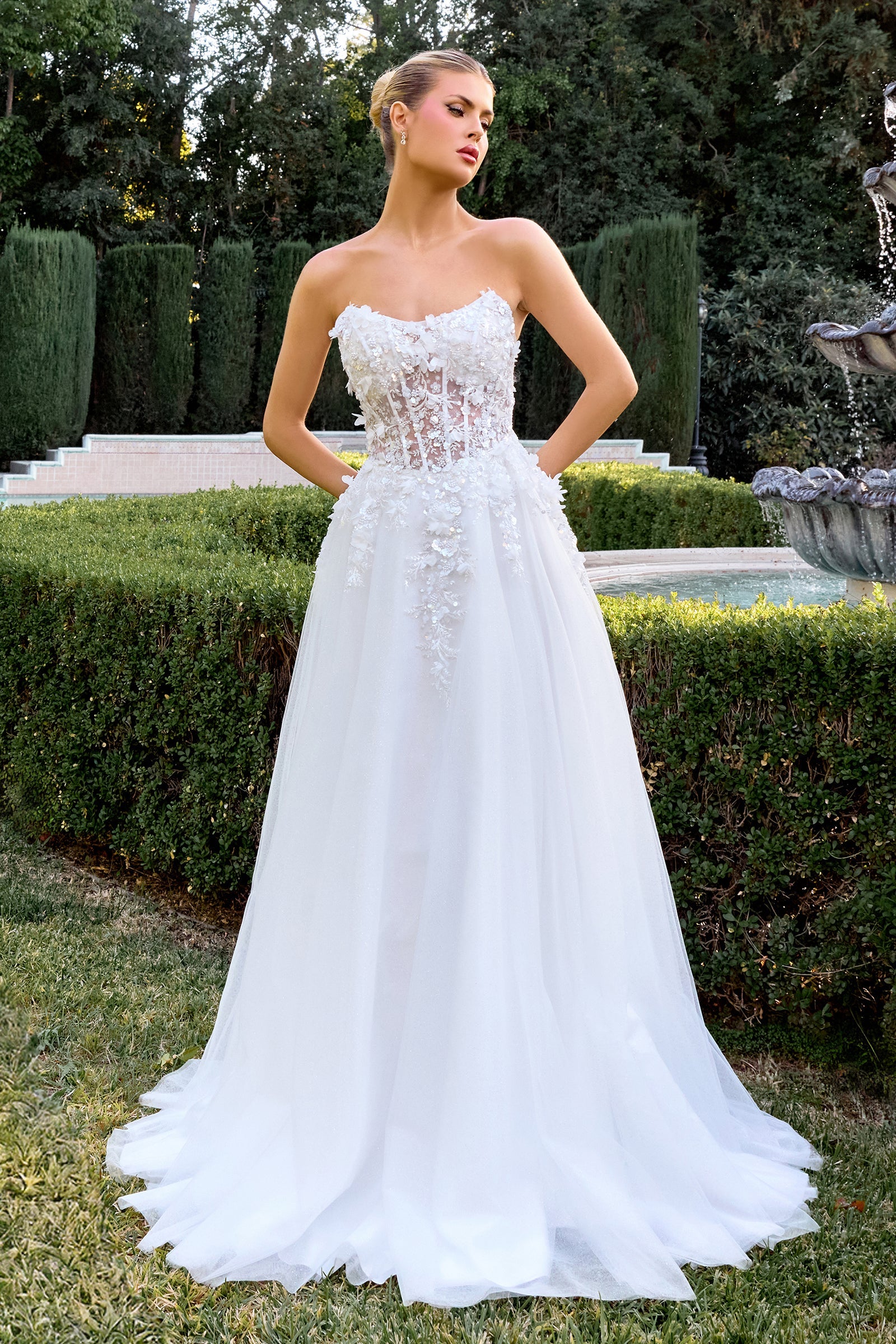 April Scoop Neck Ball Gown with Floral Appliqu¨¦ - Off White