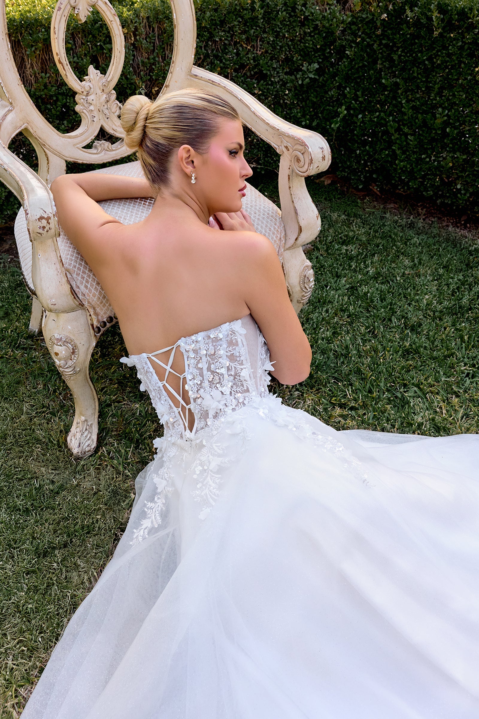 April Scoop Neck Ball Gown with Floral Appliqu¨¦ - Off White