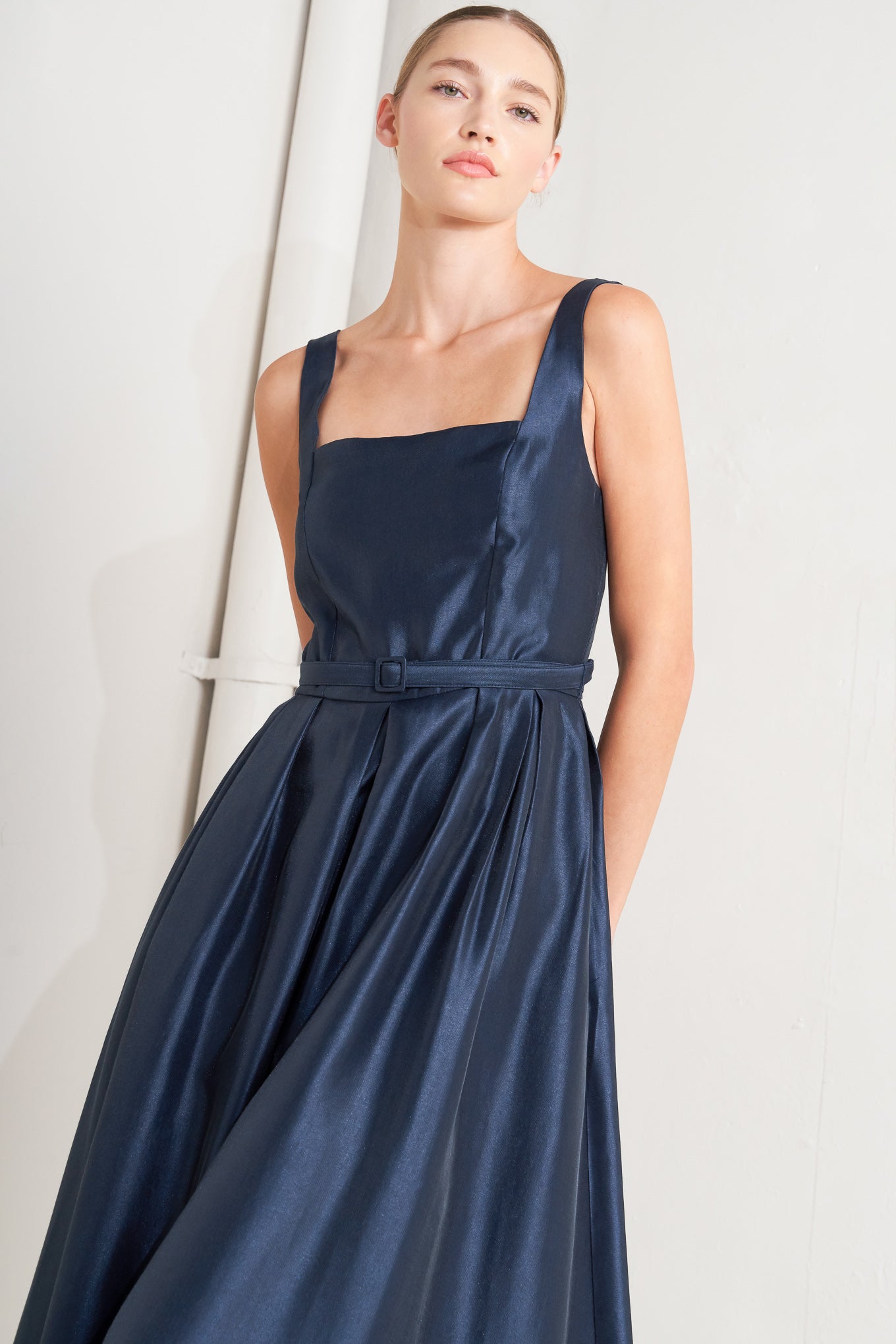 FEMME SILHOUETTE NAVY MIDI DRESS - FINAL SALE