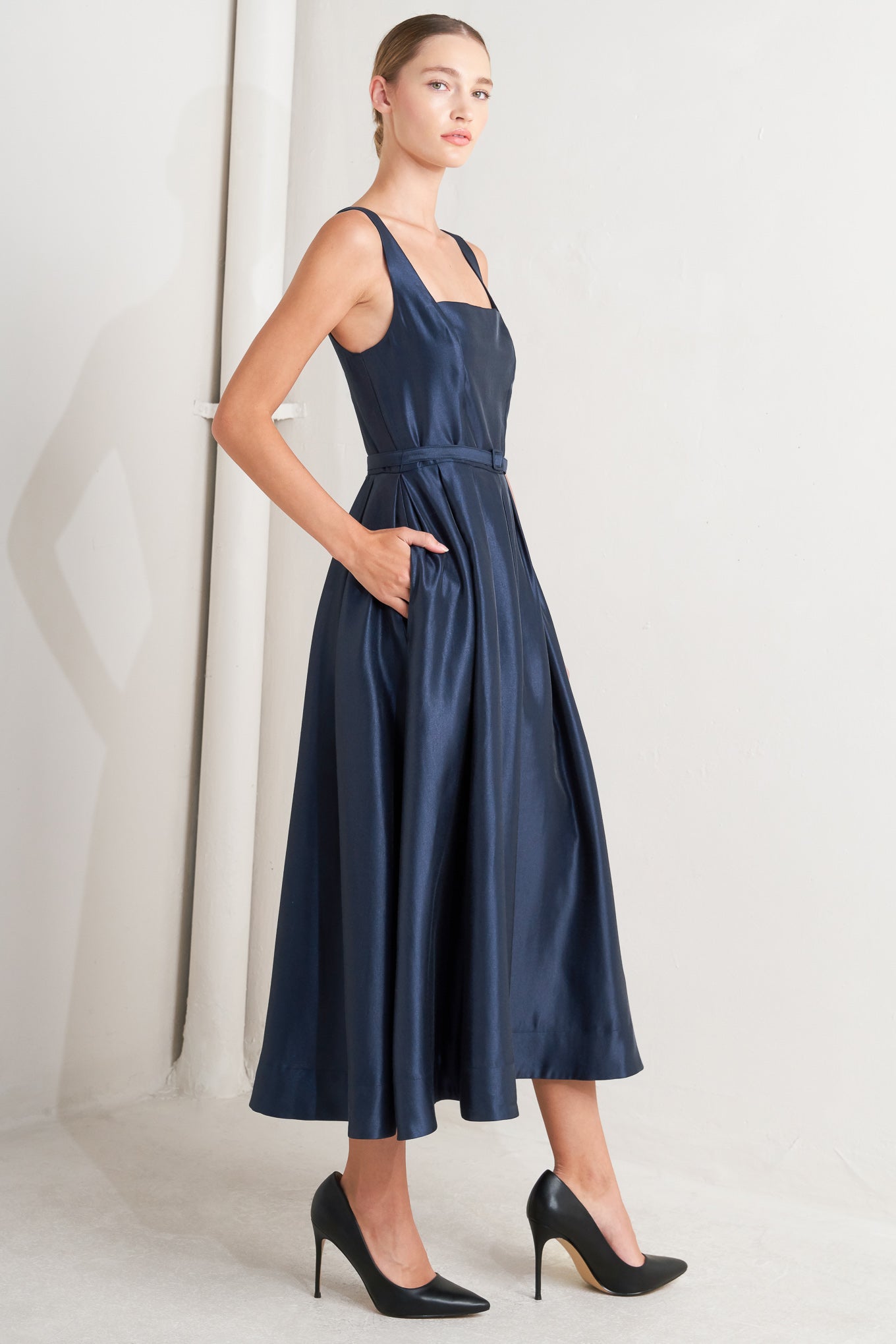 FEMME SILHOUETTE NAVY MIDI DRESS - FINAL SALE